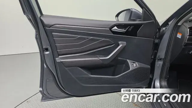 Volkswagen Jetta 2022 — Photo 17/32