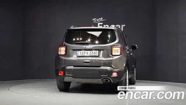 Jeep Renegade 2021 — Photo 32/32