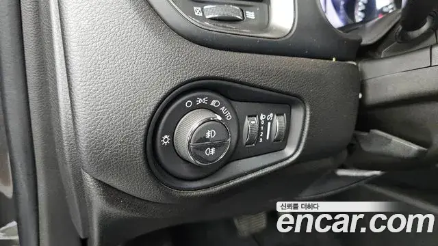 Jeep Renegade 2021 — Photo 24/32
