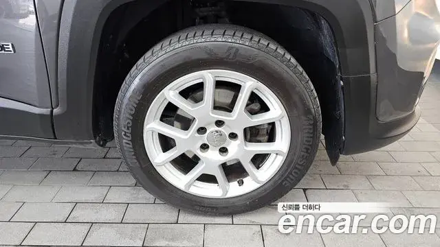 Jeep Renegade 2021 — Photo 3/32