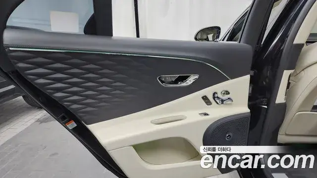 Bentley Flying Spur 2022 — ფოტო 36/38