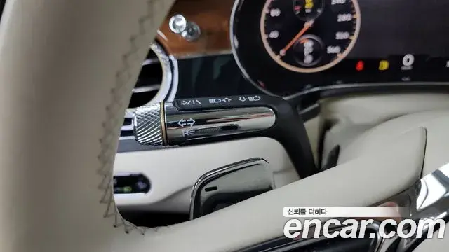 Bentley Flying Spur 2022 — ფოტო 20/38