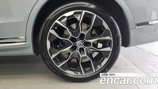 BMW X7 2024 — Photo 27/44