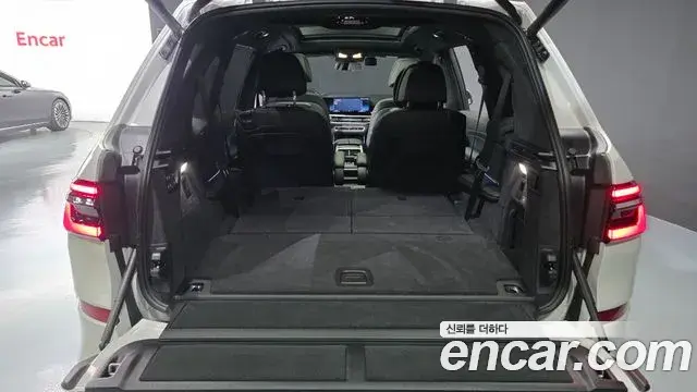 BMW X7 2024 — Photo 8/36