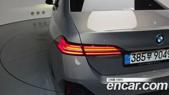 BMW 5 Series 2025 — Şəkil 33/36