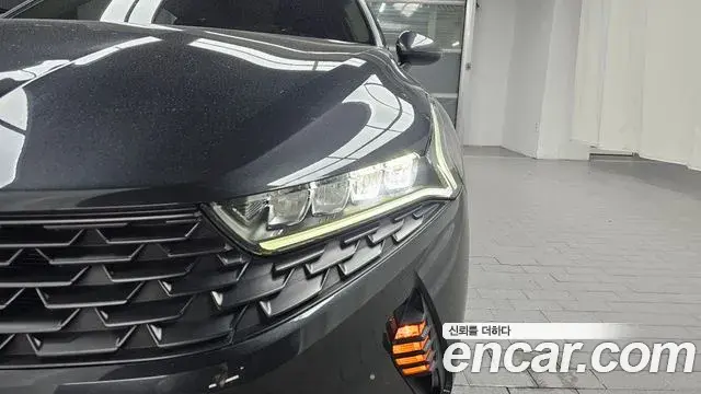 Kia K5 2021 — Şəkil 22/32