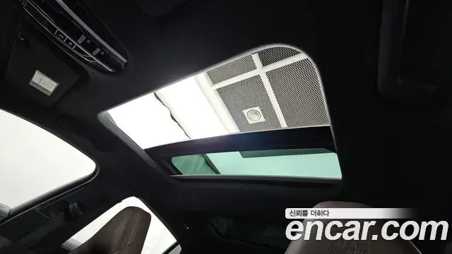 Porsche Panamera 2018 — Şəkil 35/36