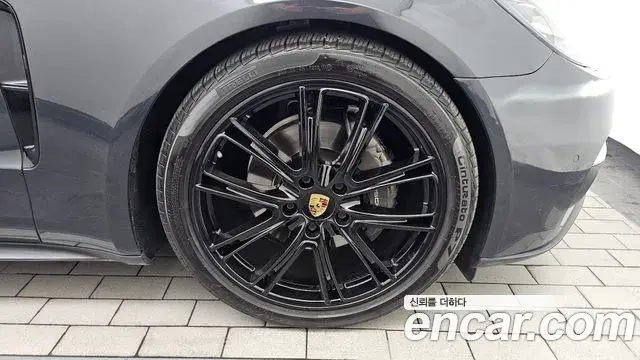Porsche Panamera 2018 — Şəkil 9/36