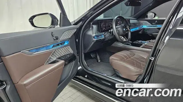 BMW 7 Series 2023 — ფოტო 20/34