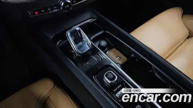 Volvo XC60 2020 — Photo 10/20