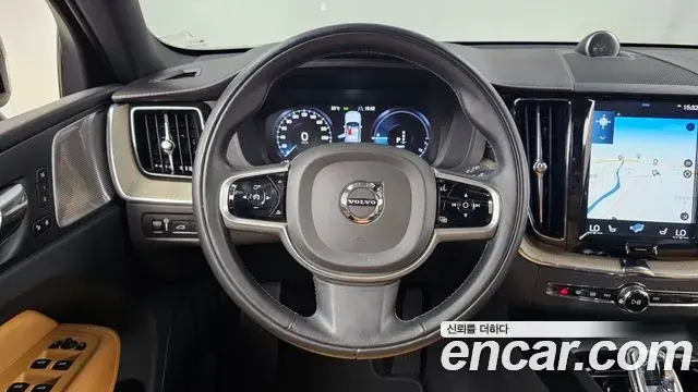 Volvo XC60 2020 — Photo 2/20