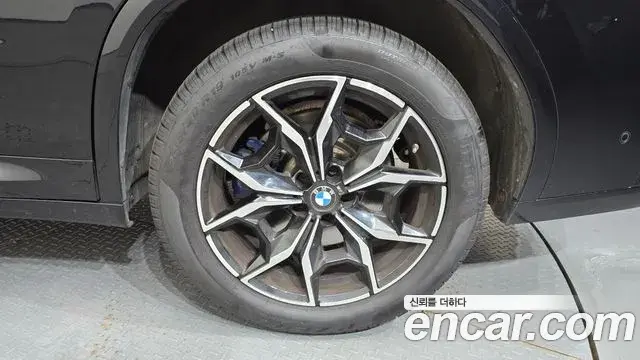 BMW X4 2023 — Şəkil 17/36