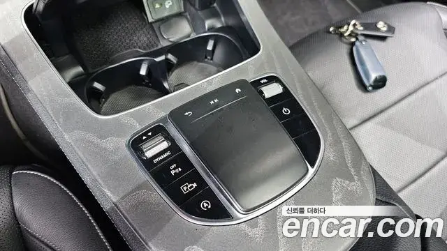 Mercedes-Benz E-Class 2022 — Photo 5/33