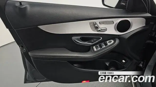 Mercedes-Benz C-Class 2020 — Photo 12/32