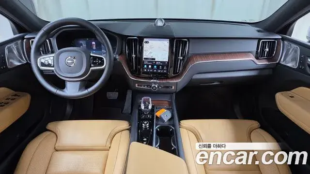 Volvo XC60 2025 — Photo 15/34