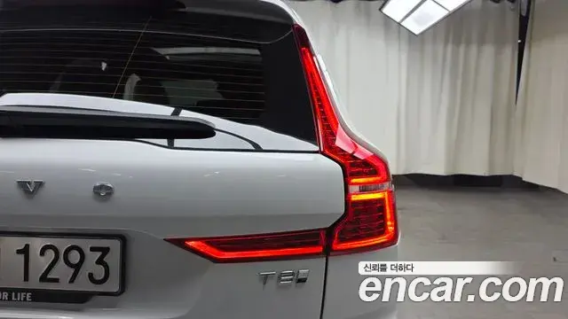 Volvo XC60 2025 — Photo 34/34