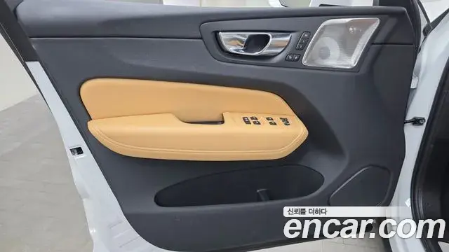 Volvo XC60 2025 — Photo 12/34