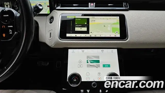 Land Rover Range Rover Velar 2018 — ფოტო 18/32