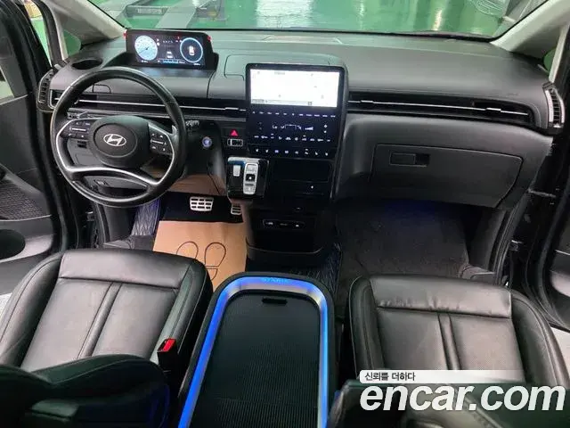 Hyundai Staria 2024 — Photo 15/20