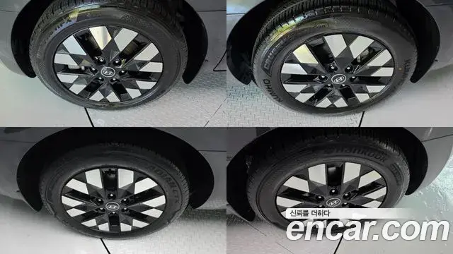 Hyundai Staria 2024 — Photo 17/20