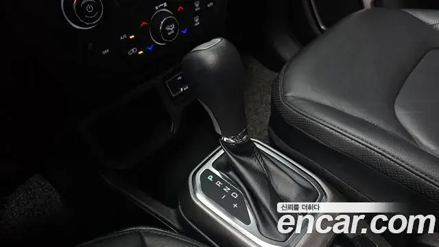 Jeep Renegade 2022 — ფოტო 14/32