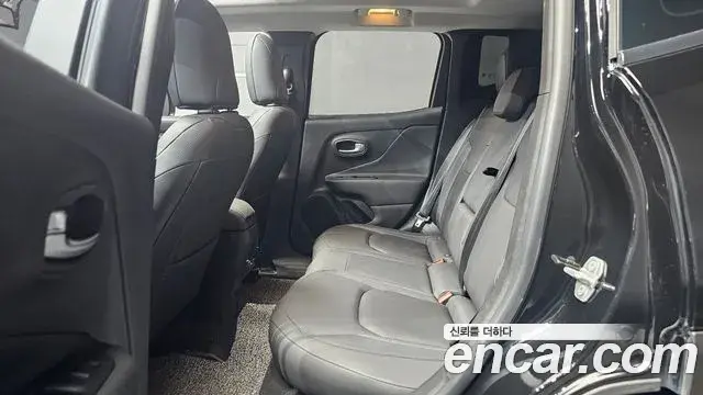 Jeep Renegade 2022 — ფოტო 23/32