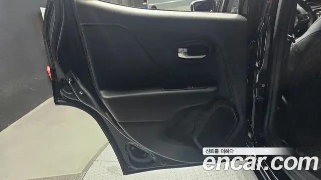 Jeep Renegade 2022 — ფოტო 5/32