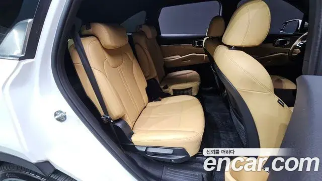 Kia Sorento 2021 — Фото 19/20