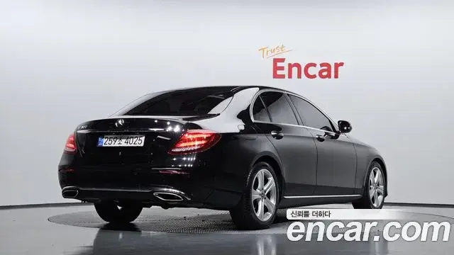 Mercedes-Benz E-Class 2018 — Фото 2/20