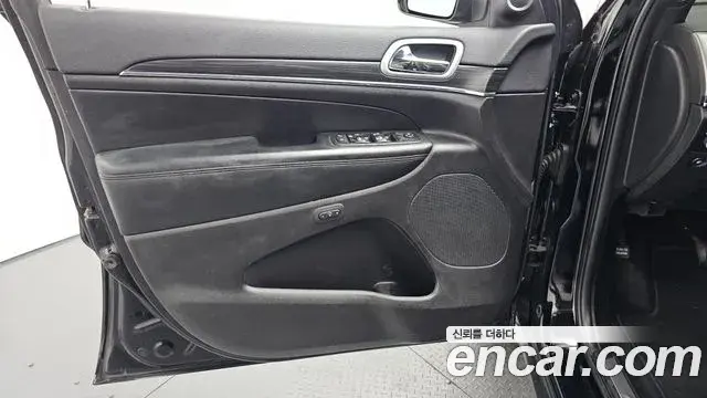 Jeep Grand Cherokee 2019 — ფოტო 5/35