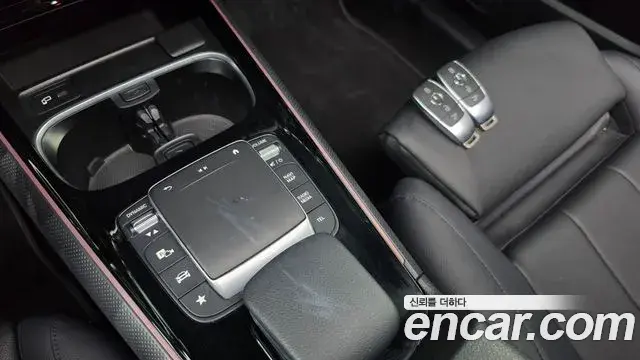 Mercedes-Benz GLB-Class 2021 — Şəkil 19/20