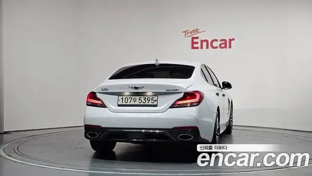 Genesis G70 2018 — ფოტო 11/35