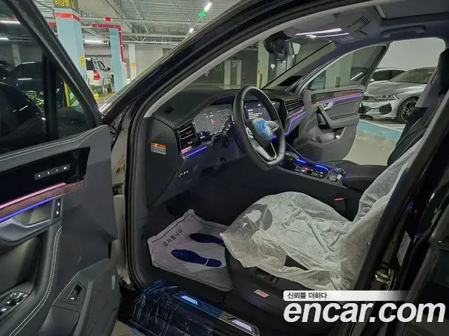 Volkswagen Touareg 2026 — ფოტო 8/20