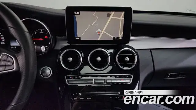 Mercedes-Benz C-Class 2018 — ფოტო 18/20