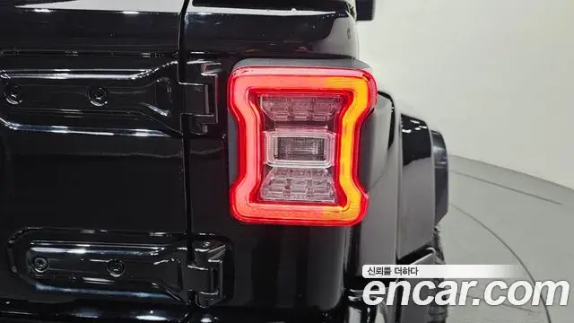 Jeep Wrangler 2020 — Şəkil 19/33