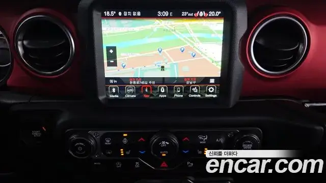 Jeep Wrangler 2020 — Şəkil 20/33