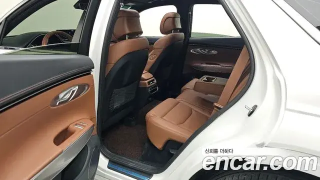 Genesis GV70 2023 — ფოტო 10/35