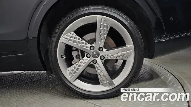 Genesis GV70 2022 — Photo 19/37
