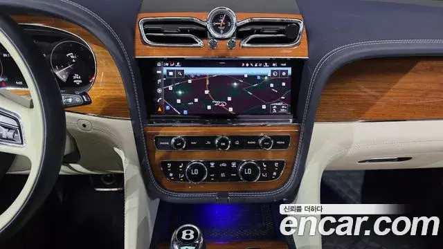 Bentley Bentayga 2023 — Photo 7/40