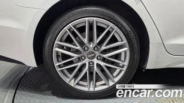 Genesis G70 2019 — Photo 13/34