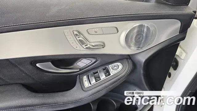 Mercedes-Benz GLC-Class 2019 — Photo 31/34