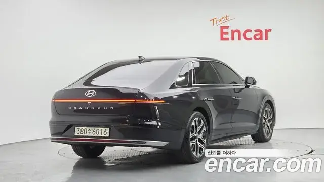 Hyundai Grandeur Hybrid 2023 — Photo 12/20