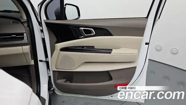 Kia Carnival 2023 — Şəkil 22/31