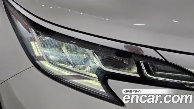 Toyota Sienna 2021 — ფოტო 35/36