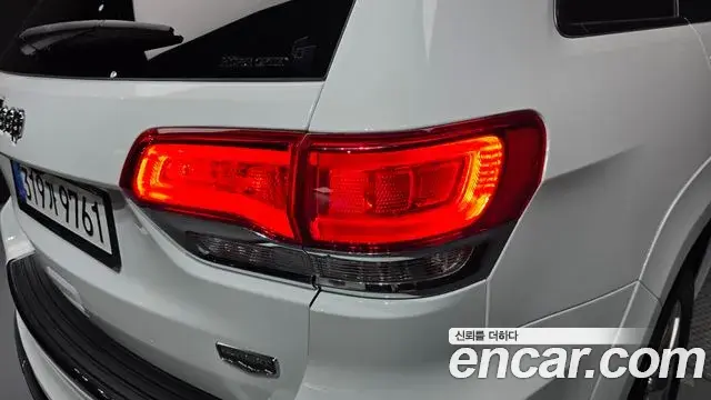Jeep Grand Cherokee 2020 — Photo 18/34