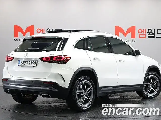 Mercedes-Benz GLA-Class 2023 — Photo 11/20