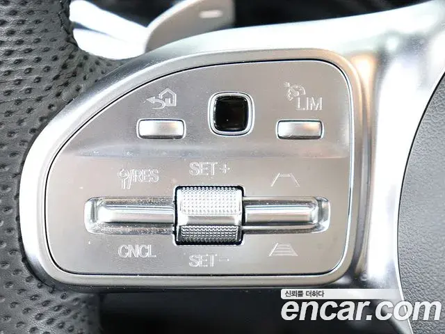 Mercedes-Benz GLA-Class 2023 — Photo 17/20