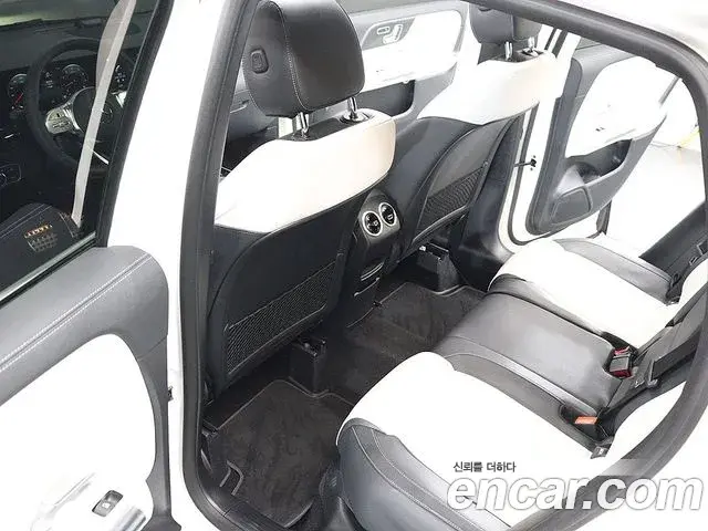 Mercedes-Benz GLA-Class 2023 — Photo 15/20