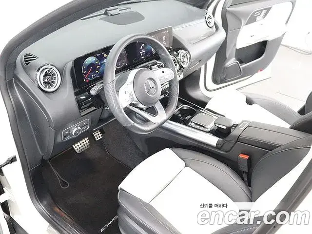 Mercedes-Benz GLA-Class 2023 — Photo 18/20