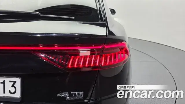 Audi Q8 2022 — Şəkil 19/36